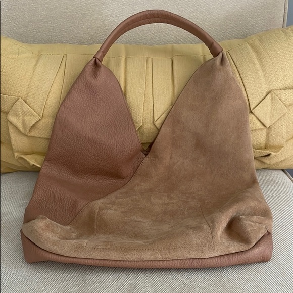 Elegant Tan Leather Women's Bag - Picture 2 of 6